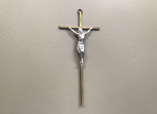 Retrait du crucifix: réponse du CHU et déclaration du cardinal Lacroix