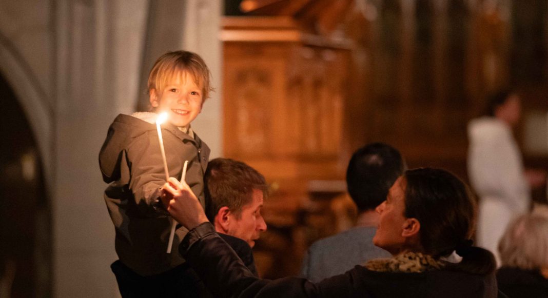 Vitrine Vigile pascale crédit Saint-Dominique